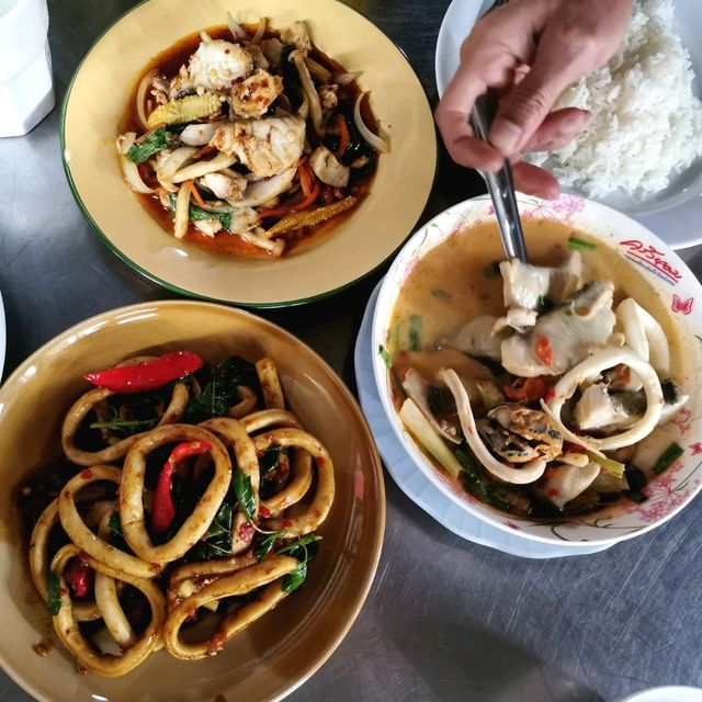 ร้านเอ็นดู ร้านอาหารทะเลตามสั่ง อร่อย ราคาประหยัด 