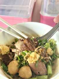 เจ๊หน่อยก๋วยเตี๋ยวหมูเลียง
