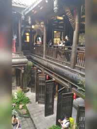 寬窄巷子(四川成都)最熱門景點～地鐵站一出就到