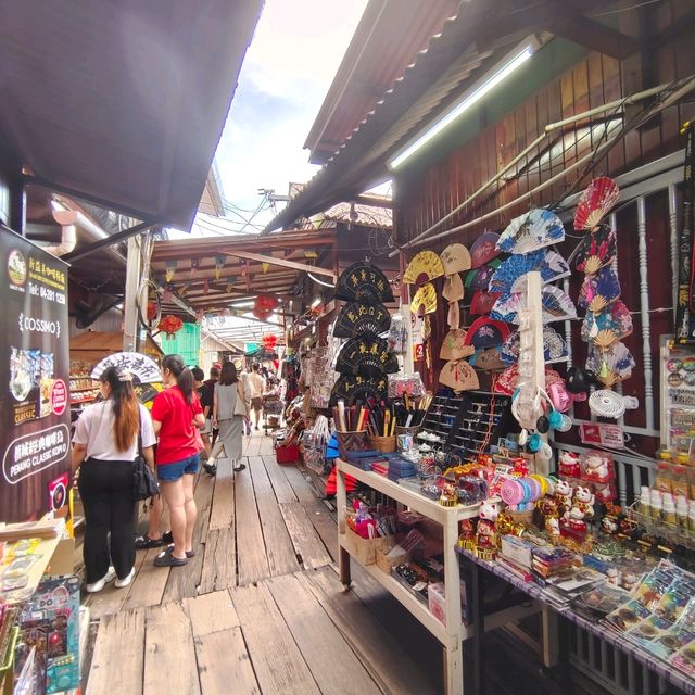 Culture Explore Along Jetty