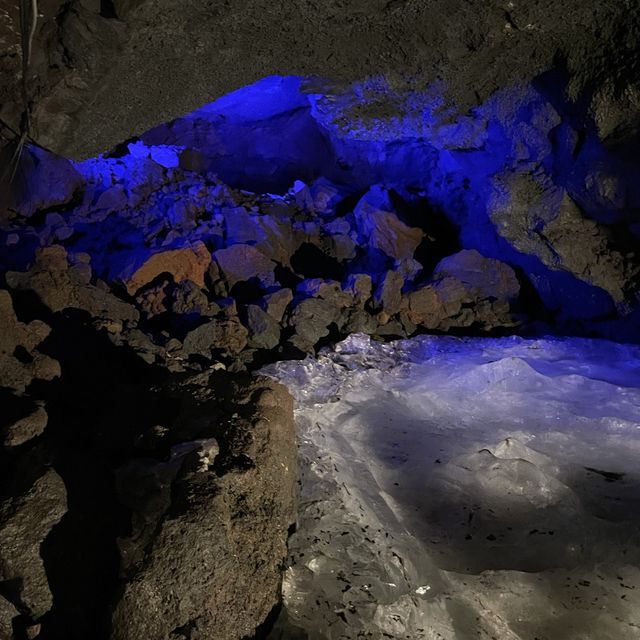 富岳風穴 WIND CAVE