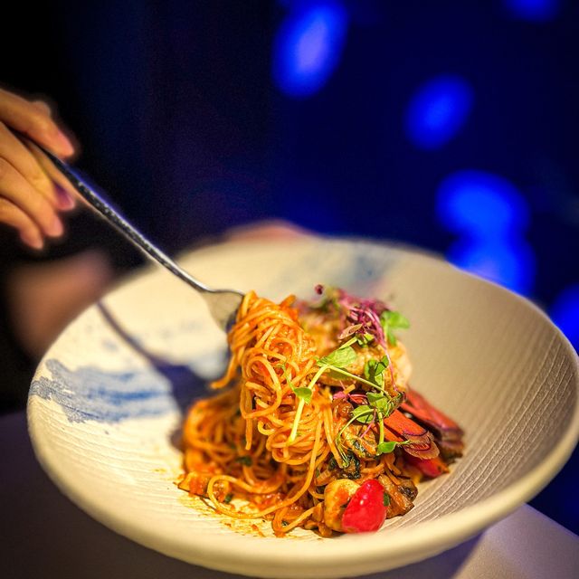 📍香港荃灣｜Cube O · 超夢幻水母主題餐廳🍴一邊觀賞水母一邊享受高級菜餚！