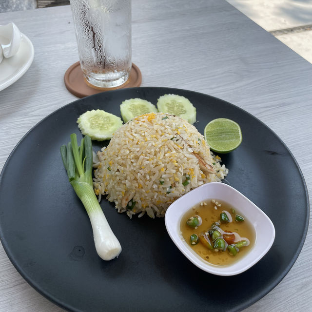 Sea you soon cafe’ : คาเฟ่ริมชายหาดบางแสน