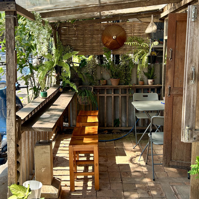 ร้านอาหารโบราณเล็กๆน่ารักๆริมทาง ชามเช้า🍽️