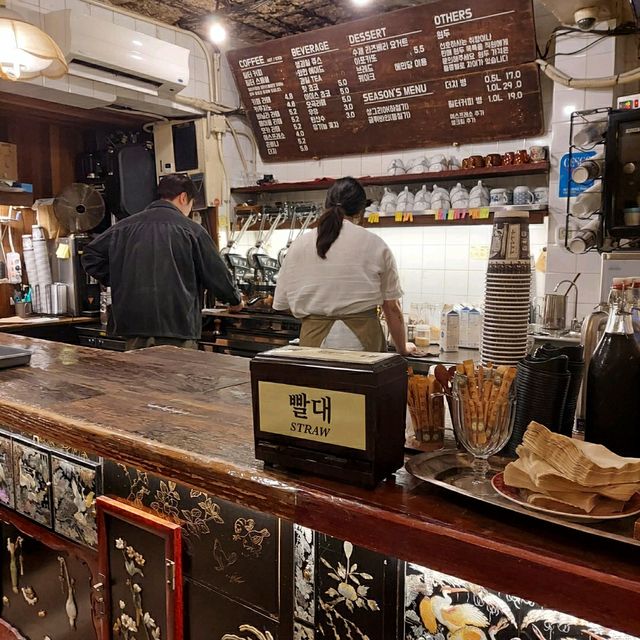 【ソウル🇰🇷乙支路カフェ】☕珈琲韓薬房(コピハニャッパン)커피한약방