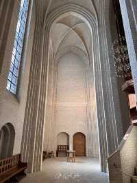 Grundtvig’s Church… พาไปชมโบสถ์แนวเอ็กเพลสชันนิสชื่