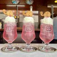 【京都カフェ】 可愛らしいぞうさんクッキーが魅力のクリームソーダ