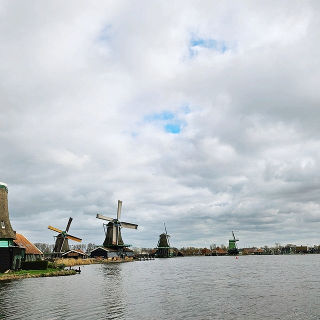 荷蘭風車村：歷史文化之旅，感受大自然的美好和寧靜