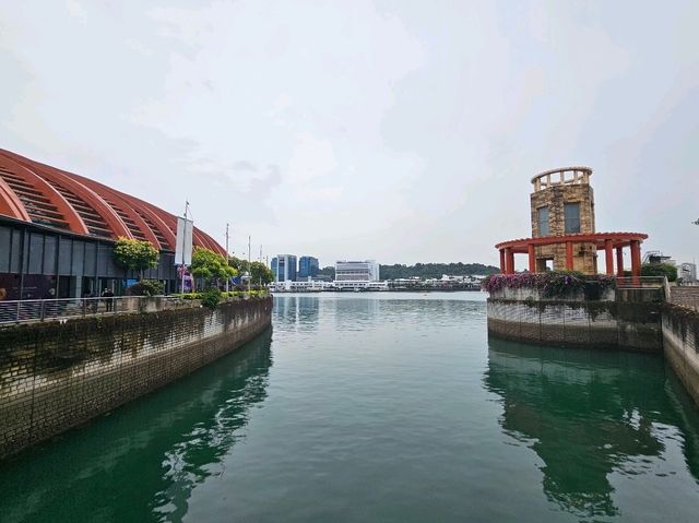 Singapore vs. Malaysia (I initially thought these were very similar countries)
