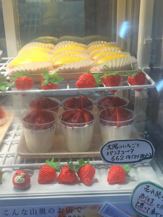 【福岡カフェ】自家農園超完熟あまおうのスイーツが食べられるお店🍓