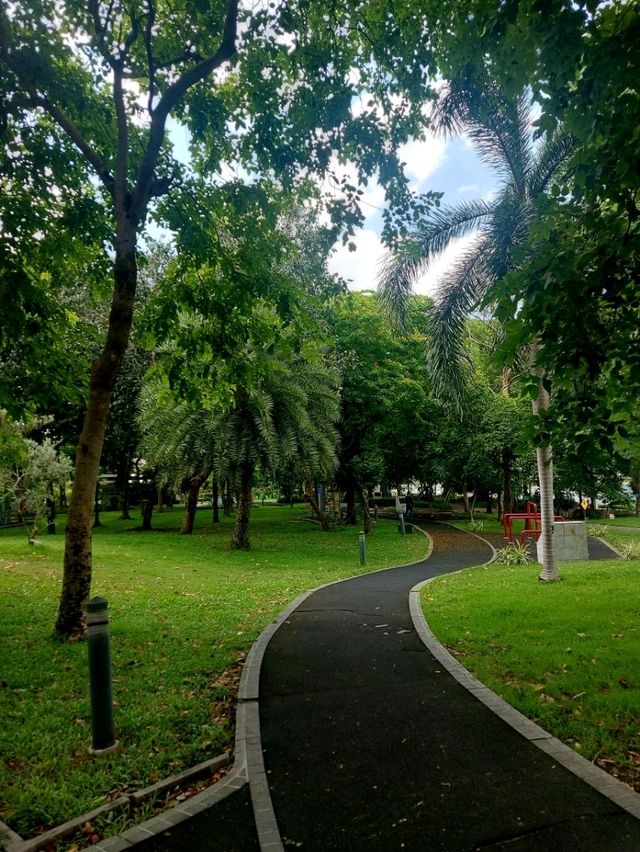 ชมสวนสุขภาพกลางกรุงฯ สวนเบญจกิติ