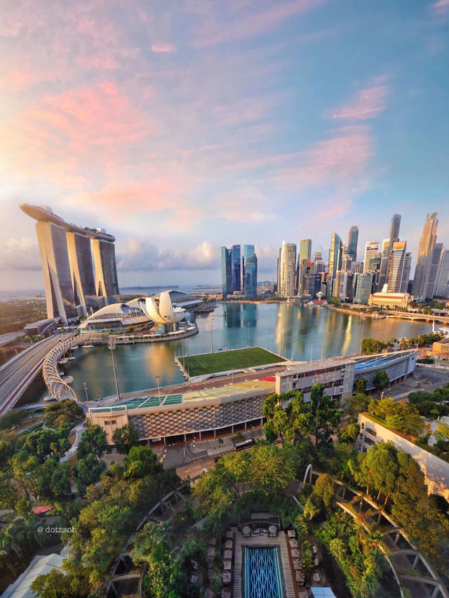 The best hotel bathtub view in Singapore 🛁🇸🇬