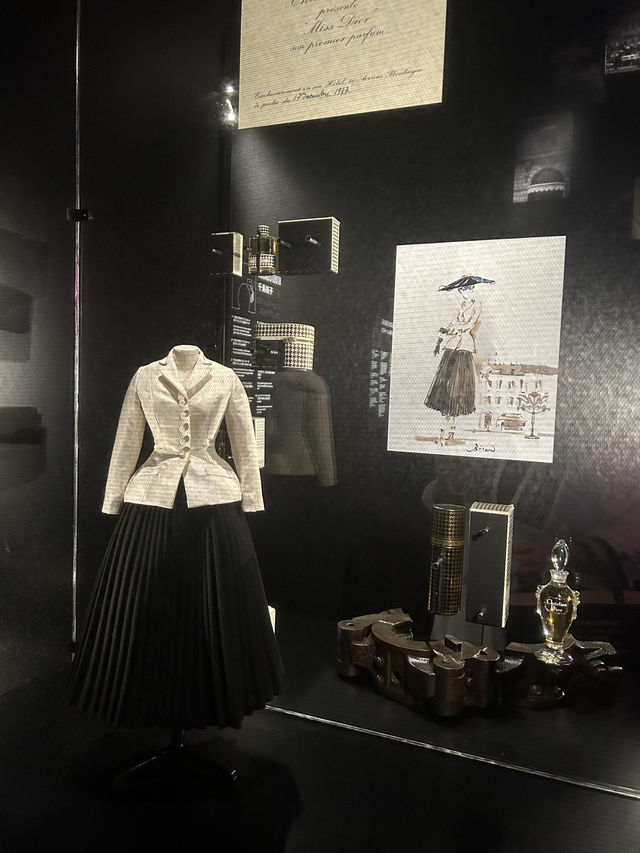 東京　六本木・うっとりが止まらないミス ディオール展覧会