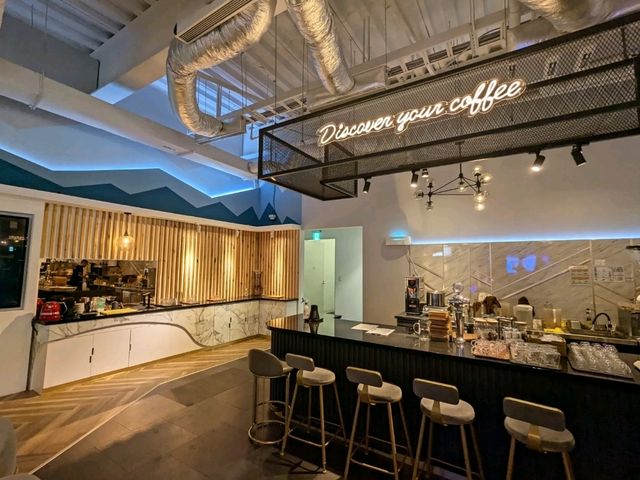 台南-圖書館內的烘豆實驗室：DYC.Coffee 打咖啡