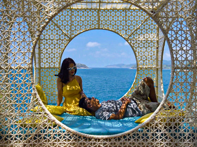 Rock Beach Swing Phuket จุดถ่ายรูปริมทะเลสุดคูล