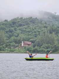 พายเรือ ทะเลสาบแถวราชบุรี