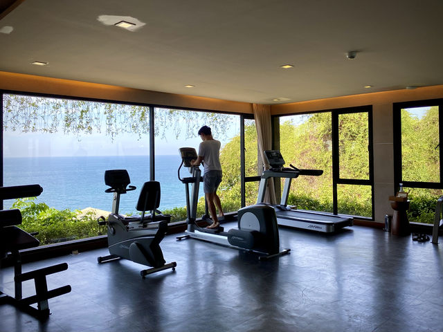 GYM ที่มีวิวสวยที่สุด ทะเลอยู่ข้างหน้าพาโนรามา 