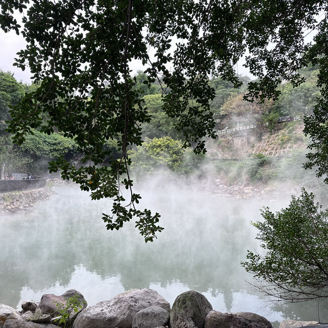 【北投】地熱谷公園：硫磺煙霧瀰漫、附近煮溫泉蛋超好玩！