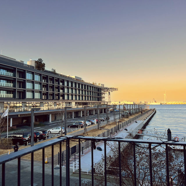 Sunset Magic at Minato Mirai: Where Urban Meets Serene