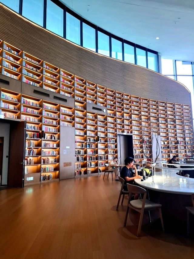Chengdu Tianfu Art Museum's Library