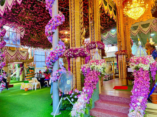 กราบหลวงพ่อโต วัดบางพลีใหญ่ใน
