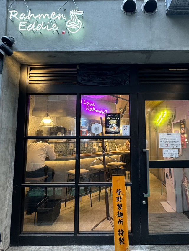 【東京(新宿御苑)】東京に行ったら行きたい！新しいネオン系ラーメン屋✨