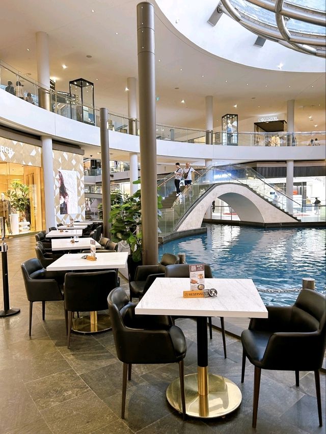 Exploring the Iconic Attractions of Marina Bay Sands