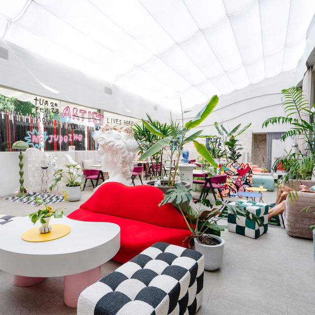 🎨โรงแรมเปิดใหม่ สีสันสดใส🌈 เป็น Art Hotel