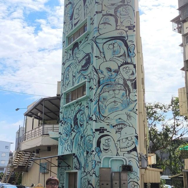 高雄景點！衛武迷迷村，全台最大、最高彩繪村，全台首座大型壁畫社區。