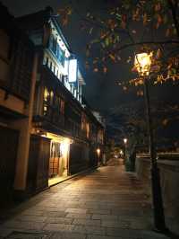 【石川】夜が更ける時間帯からの散策がおすすめ‼️薄暗い町屋街で風情を堪能🥰