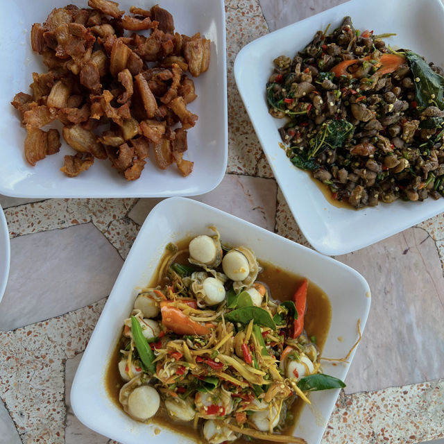 เจ๊แดงบางควาย ร้านเด็ดชะอำ