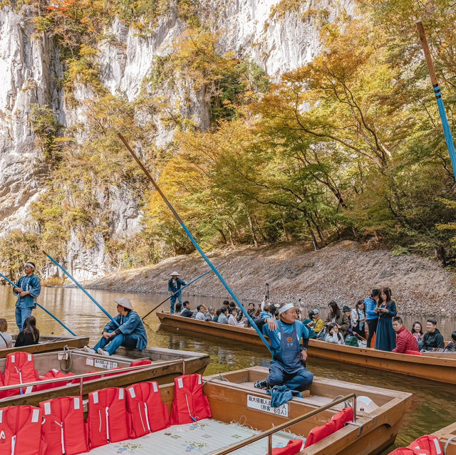 ล่องเรือชมหุบเขา ฟังเพลงพื้นบ้านโบราณ 🍂