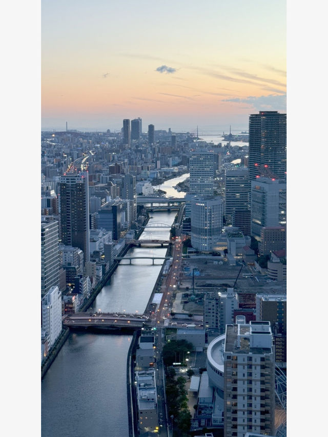 【大阪】優雅な曲線美の螺旋階段と眺望が楽しめる