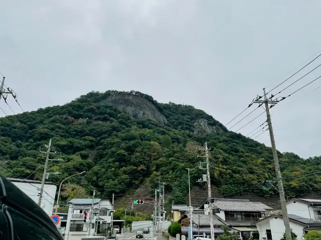 장엄한 이와도노산 정상 발견하기