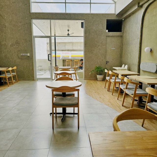 Stylish and Comfortable: Monero Cafe