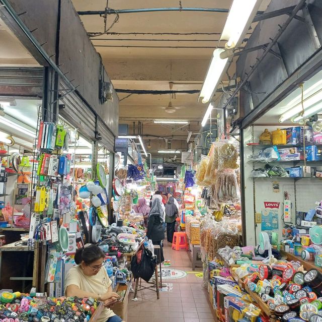 泰國合艾最大的特產集市商場:金荣巴刹ตลาดกิมหยง，適合休閒購物