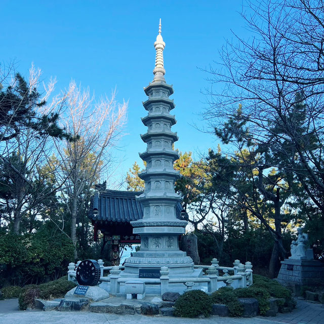 Serenity by the Sea: A Visit to Yonggungsa Temple 🇰🇷