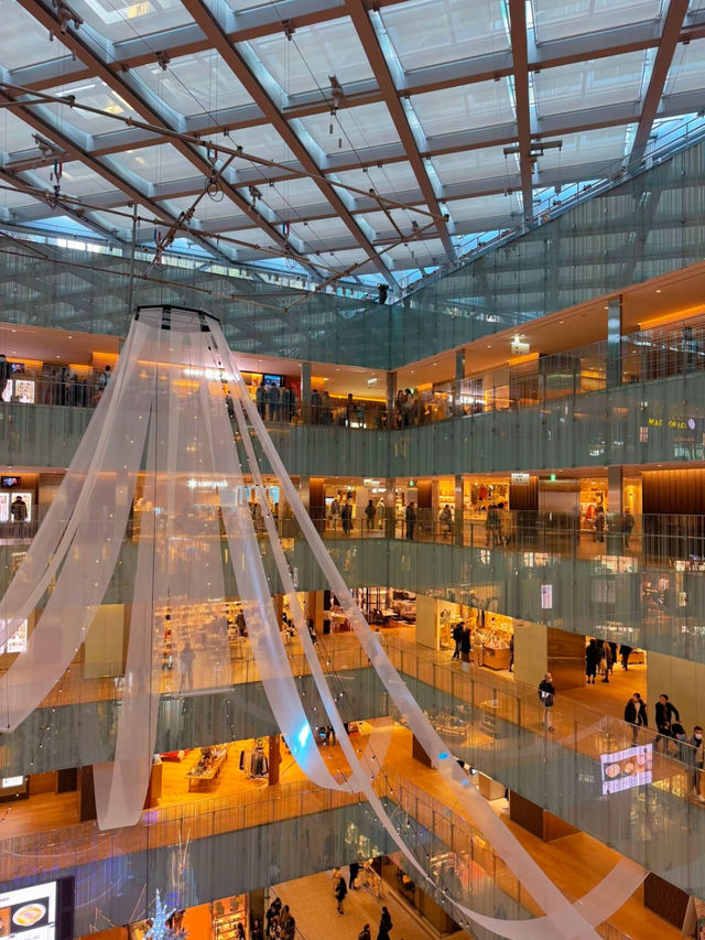 美しすぎるツリーを見ながらショッピングができるスポット🛒🎄💖【東京駅】