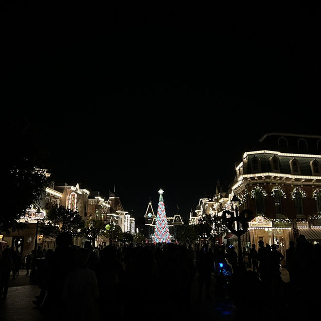 เที่ยวดิสนีย์แลนด์ช่วง Christmas คือฮีลใจสุดๆ 🎄🎠