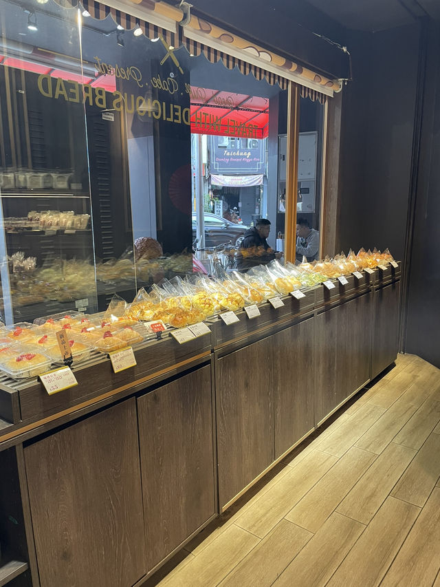 Luho Puff Zhongming Store: Cream Puff Heaven You Can’t Miss 🍮✨  Luho Puff Zhongming Store: Cream Puff Heaven You Can’t Miss 🍮✨
