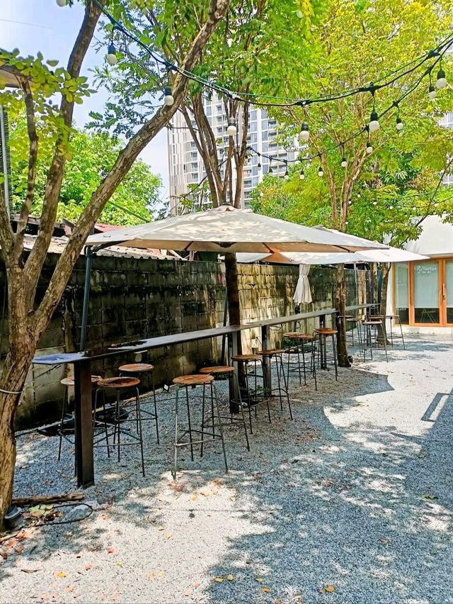 F.I.X. Pradiphat คาเฟ่ประดิพัทธ์ สะพานควาย