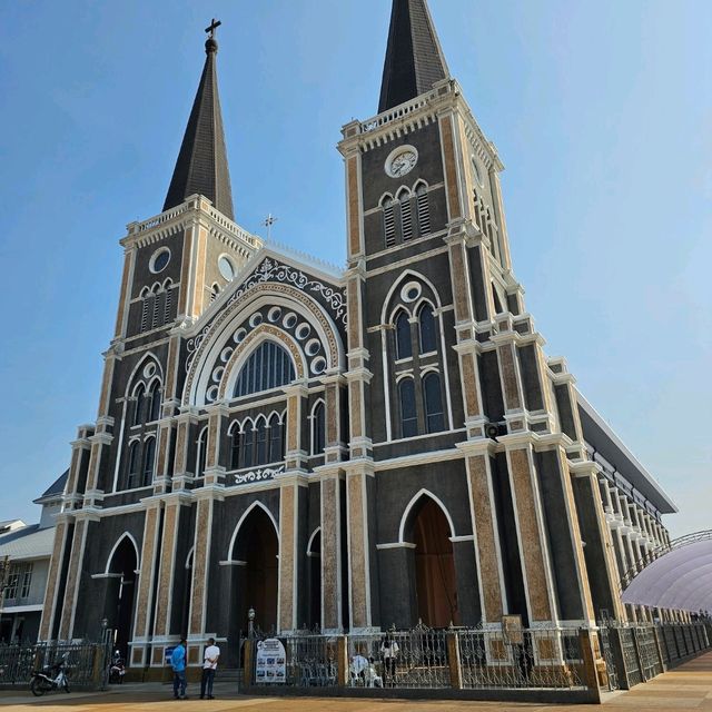 โบสถ์คริสต์เมืองจันท์ ที่สวยที่สุดในไทย