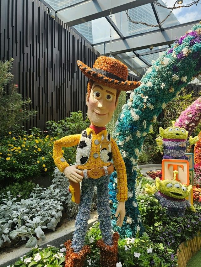 ชมดอกไม้สุดอลังการที่ The Floral Fantasy 🌸