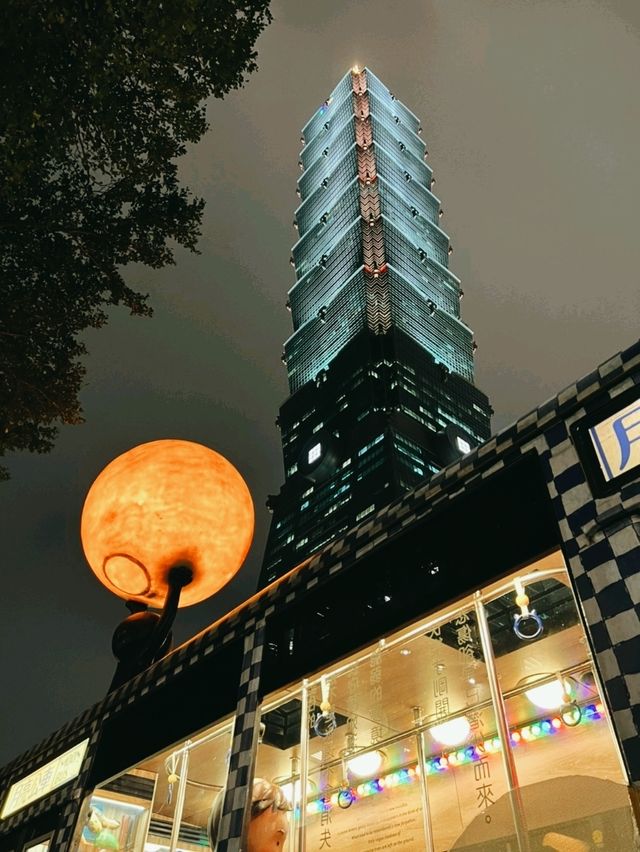 台北信義區的奇幻旅程：幾米月亮公車的浪漫邂逅