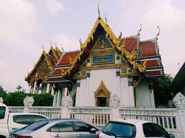 泰國曼谷湄南河畔著名皇家古跡寺廟景點：Wat Ratchaburana Ratchaworawihan 拉嘉布拉那寺，適合拍照📸打卡冥想
