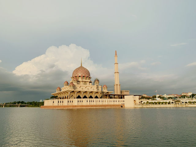 Magical Evening at Putrajaya Lake ✨🌊