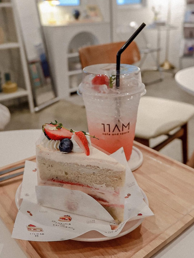 11AM cafe and space : คาเฟ่ยูทูปเบอร์คนดัง ขอนแก่น