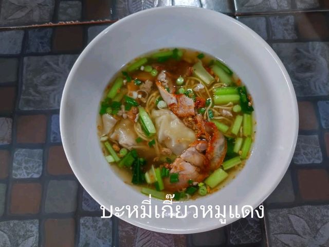 ตำนานบะหมี่ไข่ 130 ปี เมืองอุทัยธานี