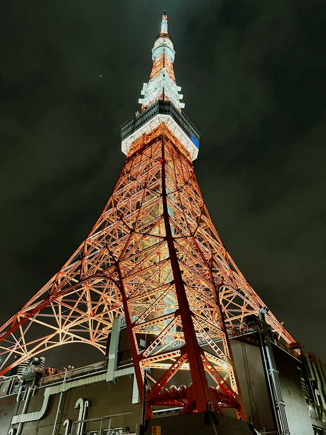 Tokyo Tower’s Nighttime Glow: A Minato Stroll