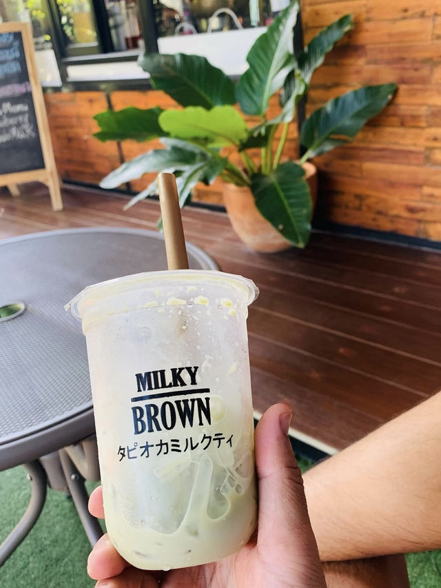 Milky Brown คาเฟ่โฮมมี่ในบ้านหลังเล็ก อบอุ่นทุกมุม